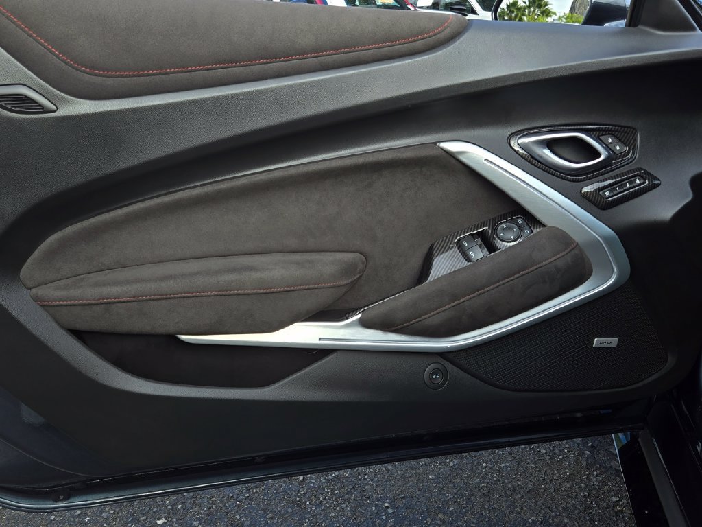Used 2019 Chevrolet Camaro ZL1 RWD image 11