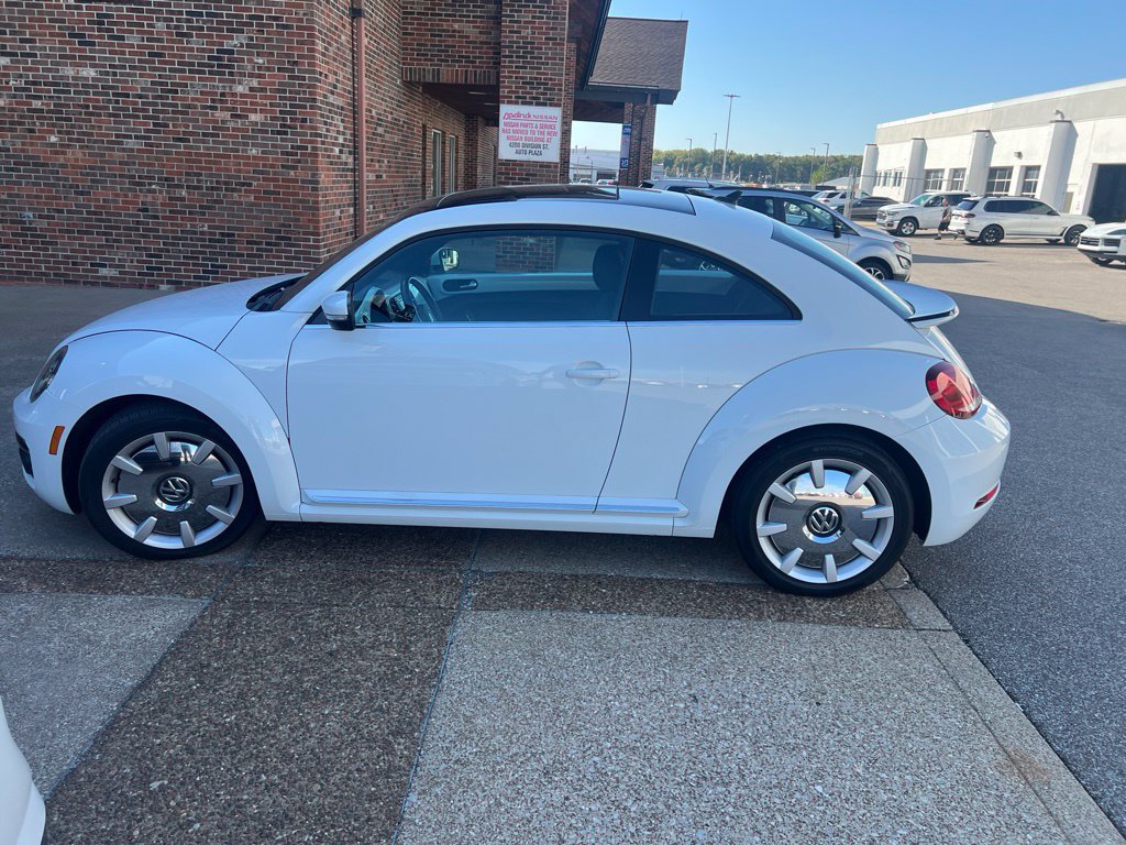 Used 2018 Volkswagen Beetle 2.0T SE FWD image 1