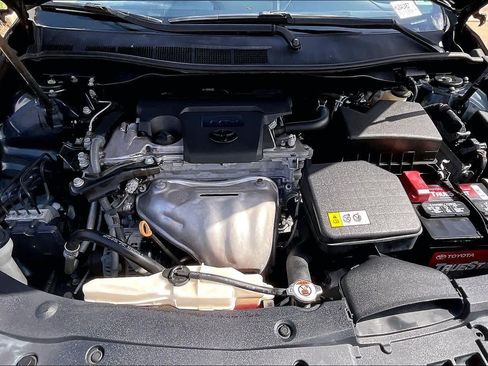 Used 2017 Toyota Camry LE FWD image 32