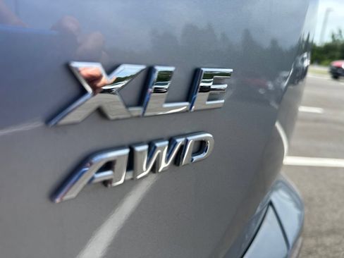 Used 2017 Toyota RAV4 XLE AWD/4WD image 32