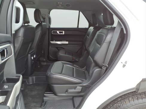 Used 2021 Ford Explorer XLT w/ Equipment Group 202A AWD/4WD image 30