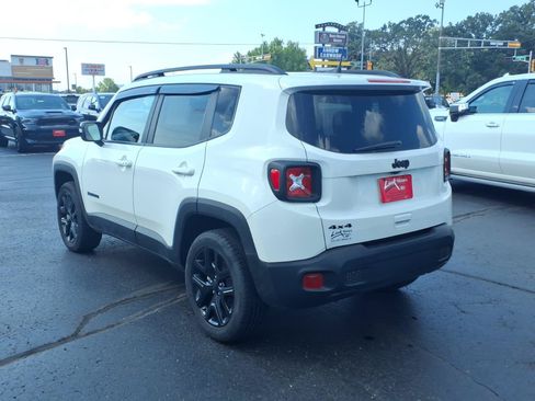 Used 2023 Jeep Renegade Altitude w/ Sun/Sound Group AWD/4WD image 6