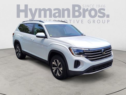 Used 2025 Volkswagen Atlas SE FWD image 1