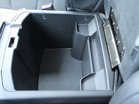 Used 2015 RAM 1500 Sport w/ Ceramic Blue Sport Package image 39