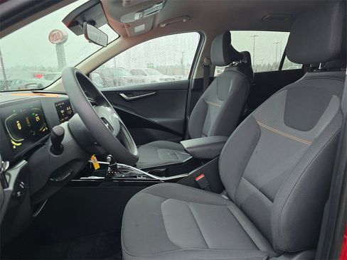 Used 2024 Kia Niro LX image 12
