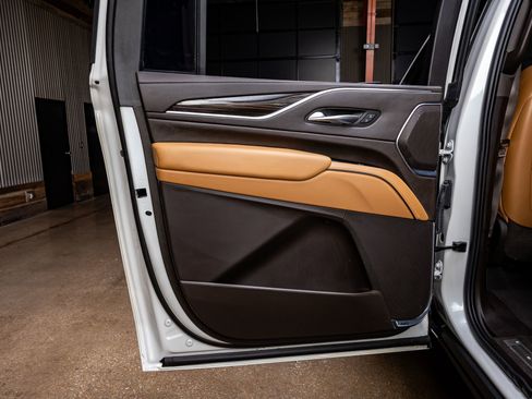 Used 2021 Cadillac Escalade ESV Sport w/ Driver Assist Tech Package image 40