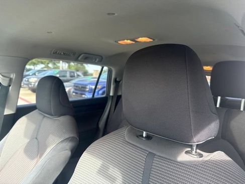 Used 2022 Toyota Highlander LE FWD image 8