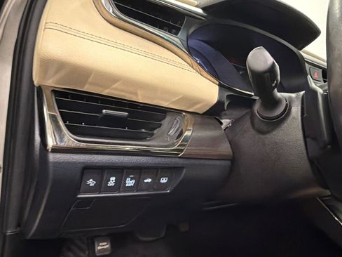 Used 2018 Toyota Avalon Limited w/ All Weather Liner Package image 30