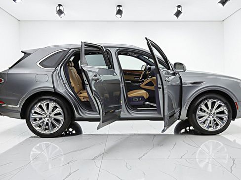 Used 2025 Bentley Bentayga AWD/4WD image 15