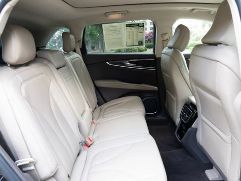 Used 2021 Lincoln Nautilus Reserve FWD image 18