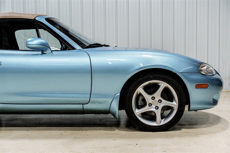 Used 2002 MAZDA MX-5 Miata RWD image 22