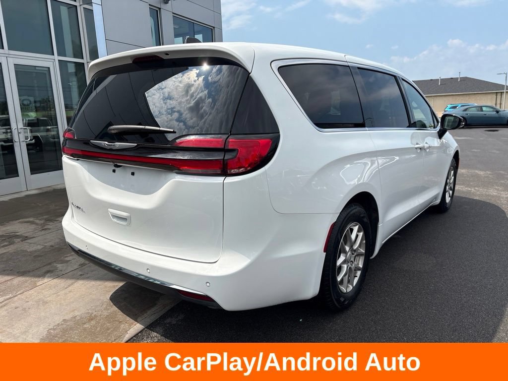 Used 2026 Chrysler Pacifica Select FWD image 11