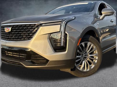 Certified 2025 Cadillac XT4 Premium Luxury image 2