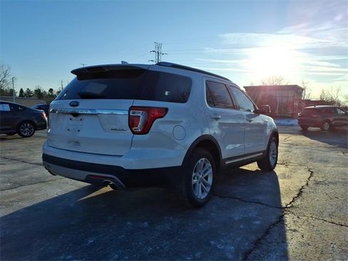 Used 2016 Ford Explorer XLT w/ Equipment Group 202A image 6