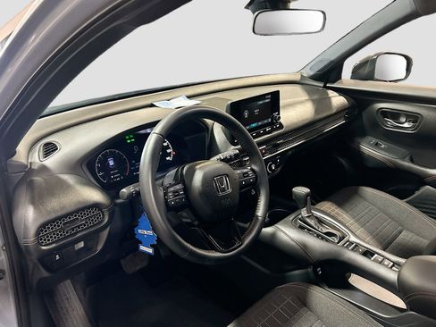 Used 2025 Honda HR-V Sport image 9