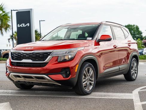 Used 2023 Kia Seltos S FWD image 3
