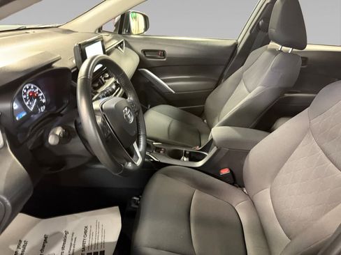 Used 2024 Toyota Corolla Cross LE image 9