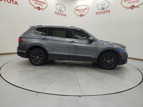 Used 2022 Volkswagen Tiguan SE w/ Panoramic Sunroof Package image 3