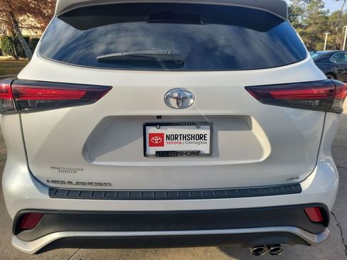 Certified 2024 Toyota Highlander XSE image 4