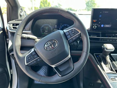 Used 2026 Toyota Sienna XSE FWD image 22