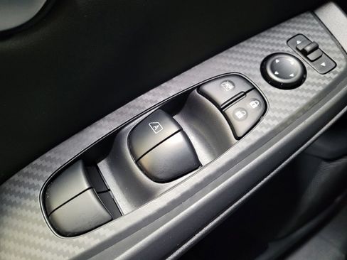 Used 2025 Nissan Sentra SV image 27