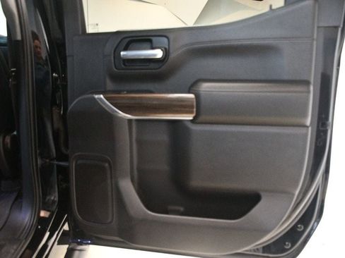 Used 2021 Chevrolet Silverado 1500 LT Trail Boss w/ Convenience Package II image 24