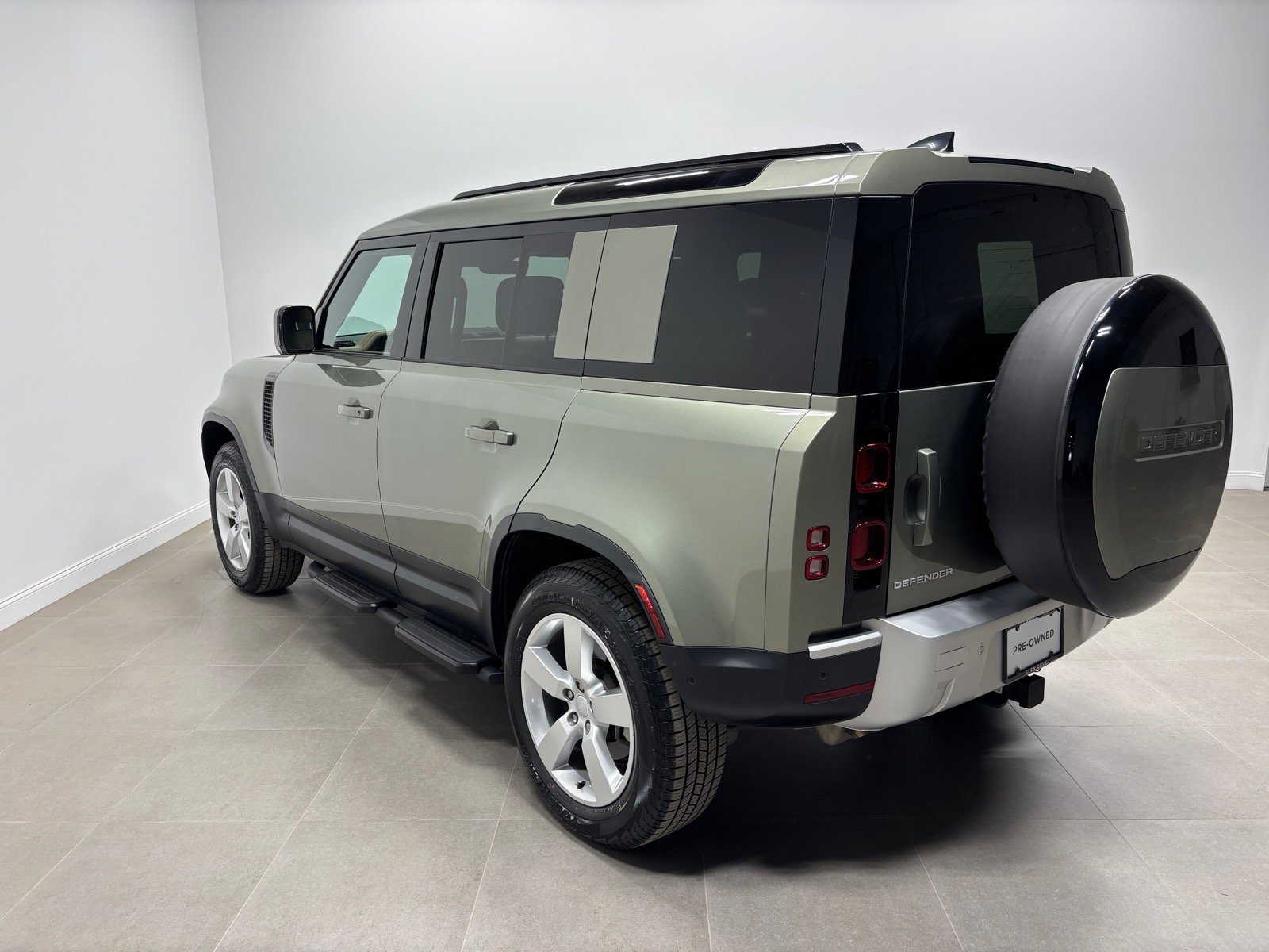 Used 2025 Land Rover Defender 110 S AWD/4WD image 10
