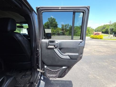 Used 2017 Jeep Wrangler Unlimited Sahara w/ Dual Top Group AWD/4WD image 26