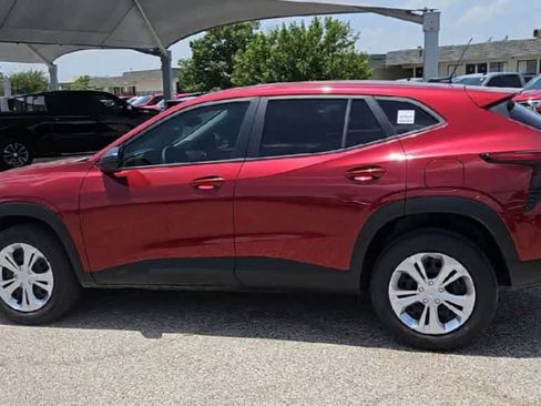 Used 2025 Chevrolet Trax LS FWD image 5
