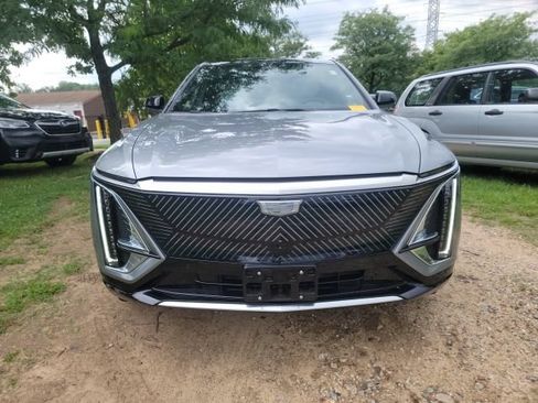 Used 2025 Cadillac Lyriq Luxury RWD image 2