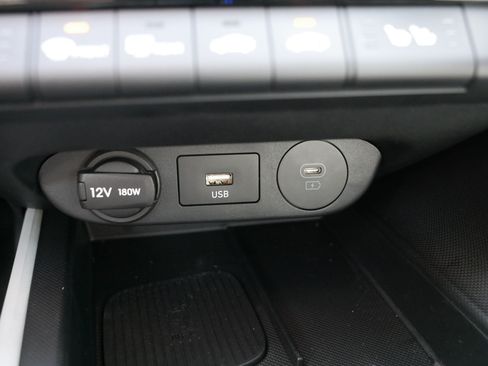 Certified 2026 Hyundai Elantra Limited FWD image 33
