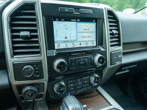 Used 2017 Ford F150 Lariat w/ Equipment Group 502A Luxury AWD/4WD image 30