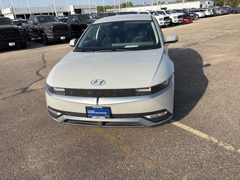 Certified 2022 Hyundai Ioniq 5 SE image 2