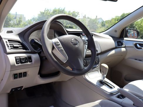 Used 2013 Nissan Sentra SV w/ Electronics Pkg FWD image 9