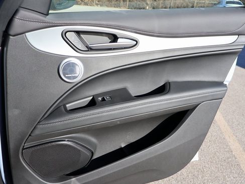 New 2025 Alfa Romeo Stelvio Sprint image 13