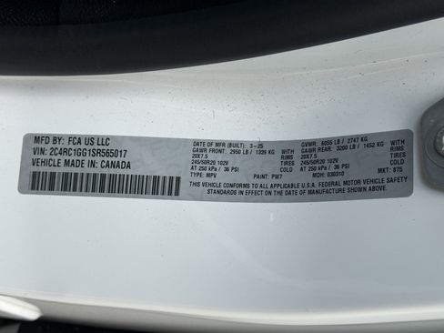 Used 2025 Chrysler Pacifica Limited FWD image 37