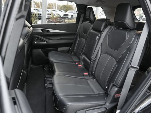 Used 2023 INFINITI QX60 Luxe w/ Vision Package FWD image 19