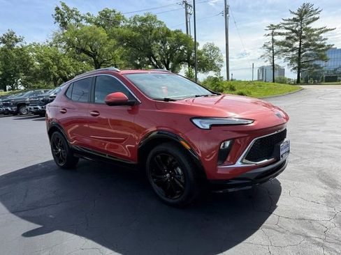 Used 2024 Buick Encore GX Sport Touring AWD/4WD image 9