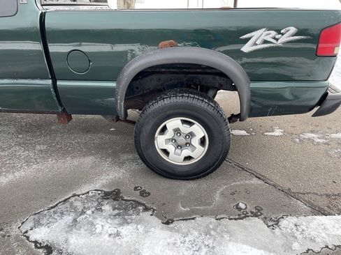 Used 2002 Chevrolet S10 Pickup LS w/ LS Preferred Equipment Group image 36