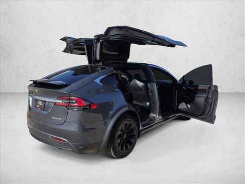 Used 2019 Tesla Model X P100D image 23