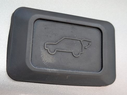 Used 2021 Toyota RAV4 XLE Premium FWD image 18