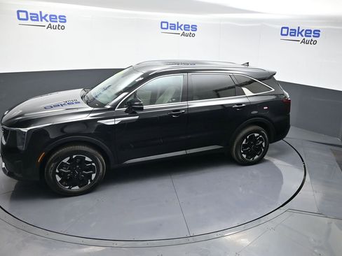 Certified 2025 Kia Sorento S AWD/4WD image 37
