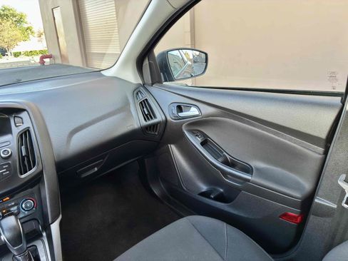 Used 2018 Ford Focus SE FWD image 17