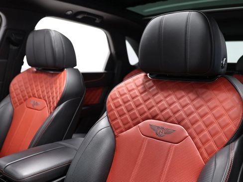 Used 2022 Bentley Bentayga AWD/4WD image 18