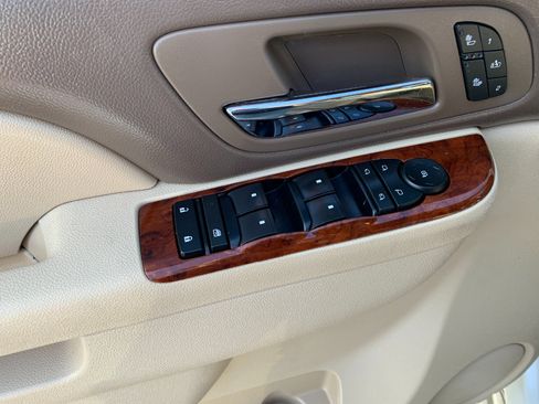 Used 2012 Chevrolet Avalanche LTZ image 10