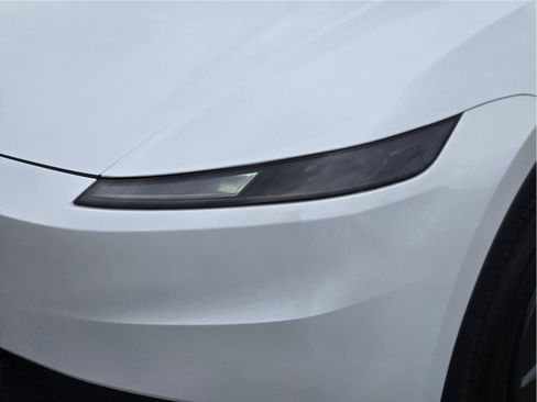 Used 2026 Tesla Model Y 2WD image 10