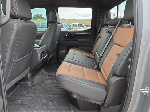 Used 2025 Chevrolet Silverado 1500 High Country w/ High Country Premium Package AWD/4WD image 32