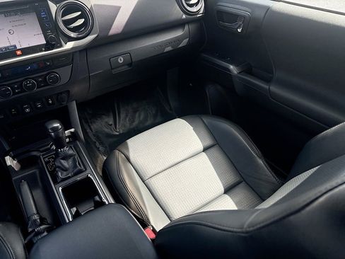 Used 2019 Toyota Tacoma TRD Off-Road w/ TRD Premium Off Road Package image 25