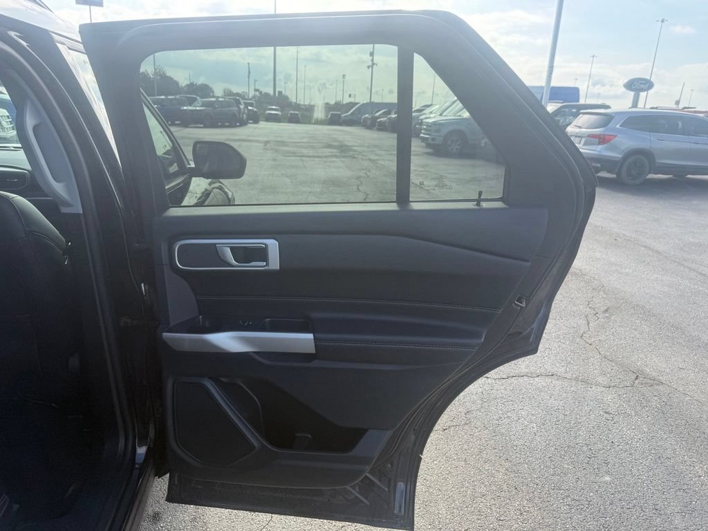 Used 2024 Ford Explorer XLT w/ Equipment Group 202A AWD/4WD image 48
