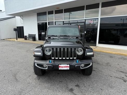 Used 2023 Jeep Wrangler Unlimited Sahara AWD/4WD image 4